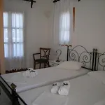 Roussos Pensionat 4*