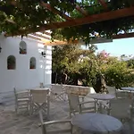 Roussos Pensionat Naousa