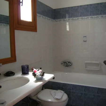 בית הארחה Roussos