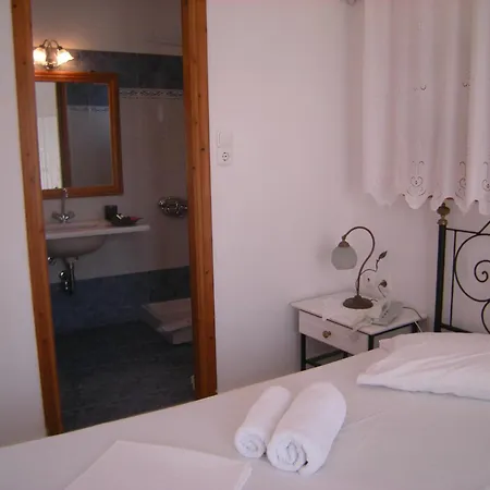 Roussos Pensionat Naousa