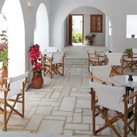 Roussos Casa de hóspedes