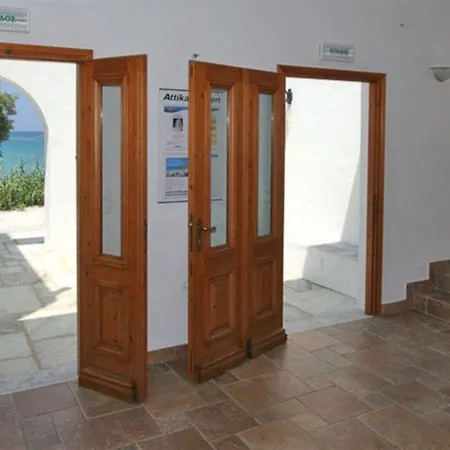 Roussos בית הארחה 4*