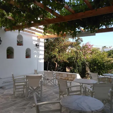 Roussos Casa de hóspedes Naousa