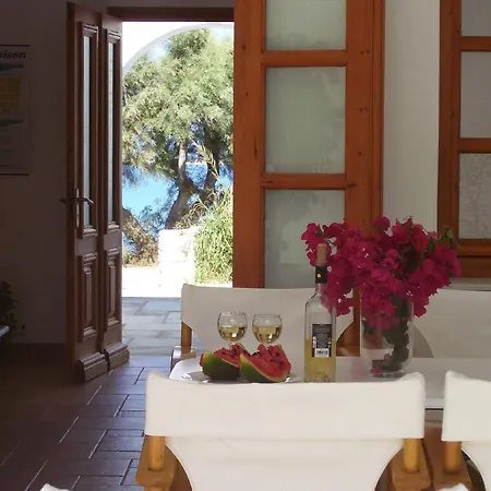 Roussos Casa de hóspedes Naousa