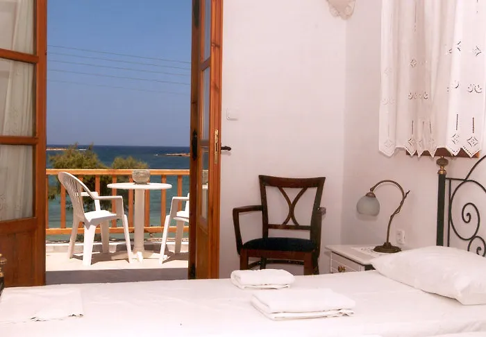 Roussos Vendégház Náusza