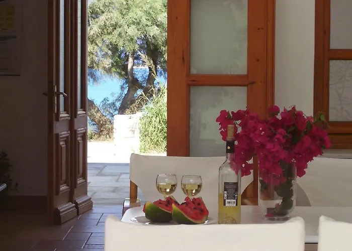 Roussos Vendégház Náusza